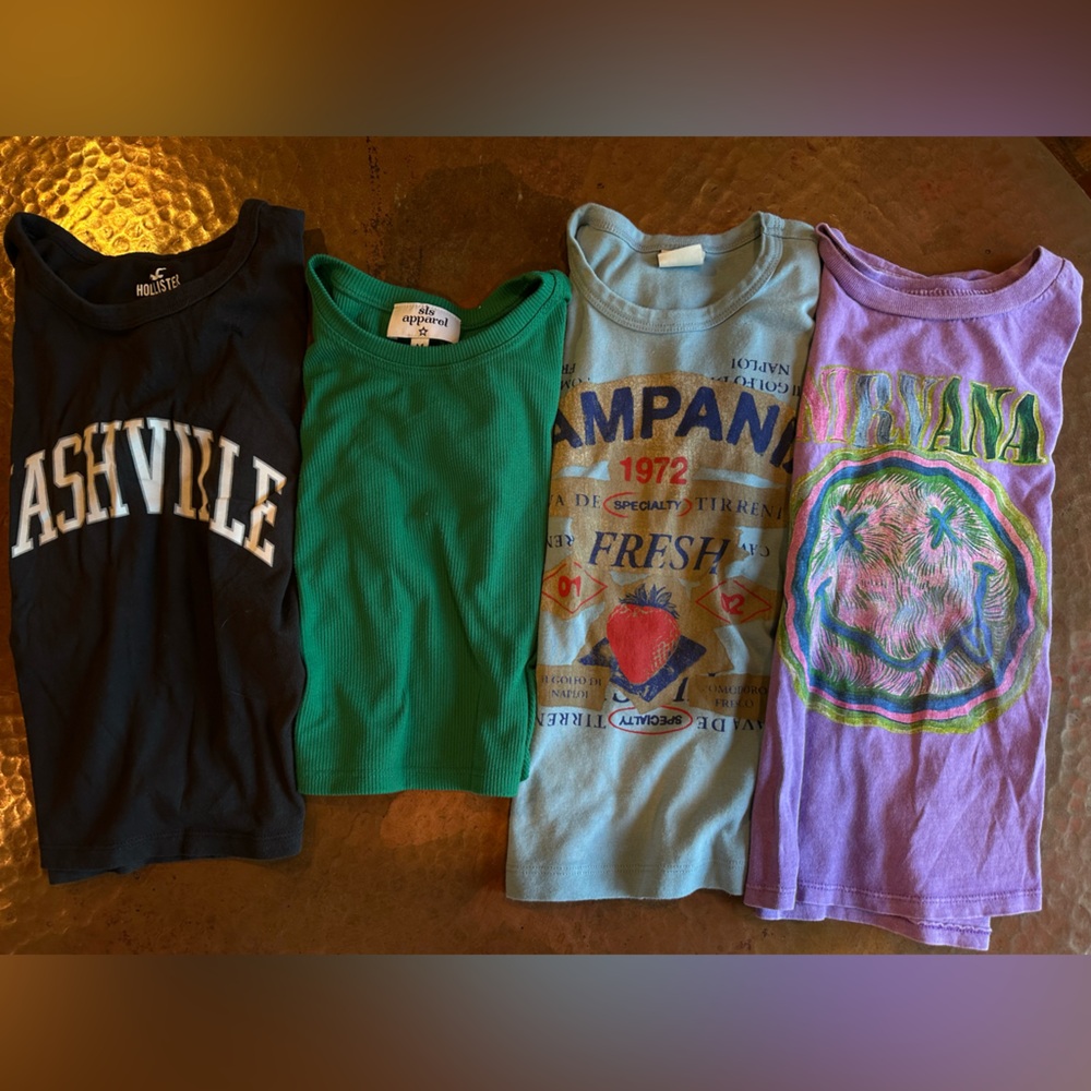 Urban Outfitters Black and Green Short Sleeve Tees Casual Collection